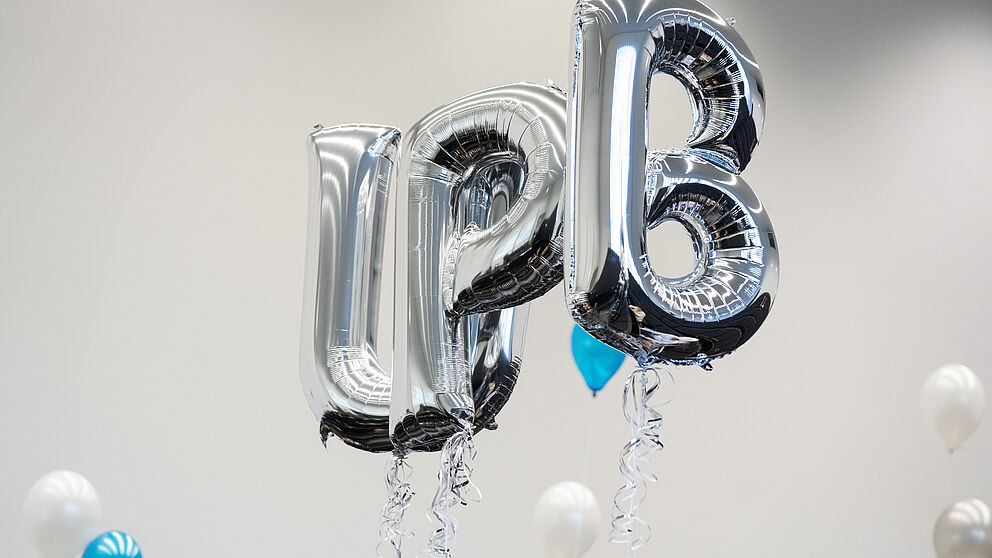 Schwebende UPB Ballons. 