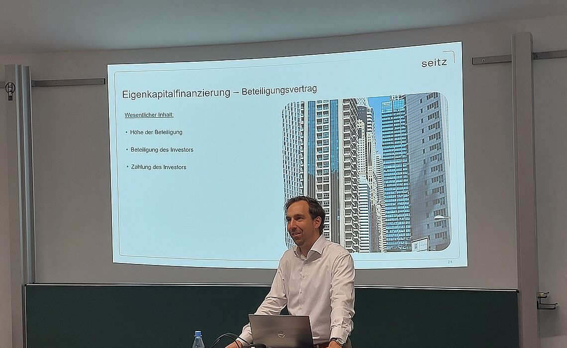 Dr Stefan Glasmacher is giving a guest lecture on equity financing to students.