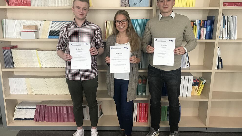 v.l.n.r.: Daniel Erhard, Frederike Adams, Daniel Müller. Es fehlen Anna Schäfer, Sarah Alberti und Patrick Prasse (Foto: AU)