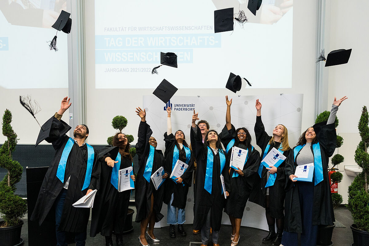 Fakultät Für Wirtschaftswissenschaften - Nachricht - Graduation Journey ...