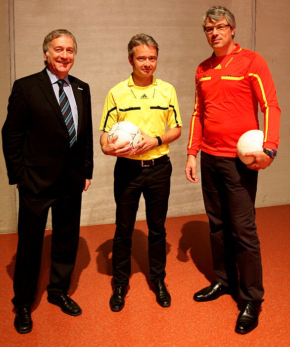 Foto (Universität Paderborn, Andrea Eckhoff-Rosenbaum): Dr. Michael Laska (Sprecher der Arbeitsgruppe "Vortragsreihe"), Prof. Dr. Bernd Frick und Prof. Dr. Heiko Meier (v. l.).