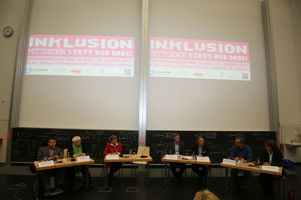 Foto (Inforce GmbH): Podiumsdiskussion „Inklusion zwischen Wunsch und Wirklichkeit“, Expertenrunde fordert für Umsetzung der Inklusion die Verabschiedung des Bundesteilhabegesetzes, von links:  Constantin Grosch, Sigrid Beer, Elisabeth Feldhues, Andr