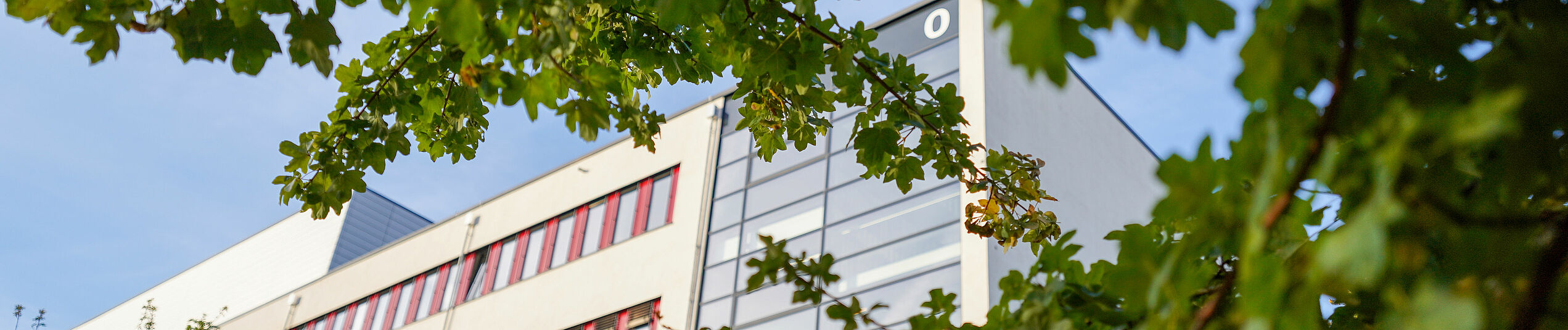 Gebäude O der Universität Paderborn.